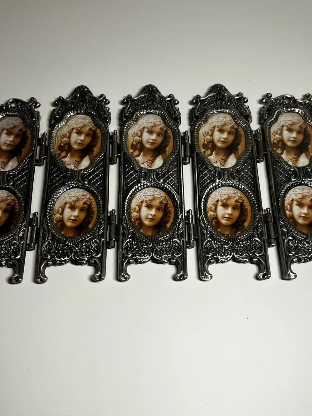 Vintage Ornate Mini Pewter H. D. 1994 FOLDING Screen OF 10 Picture Frames Taiwan